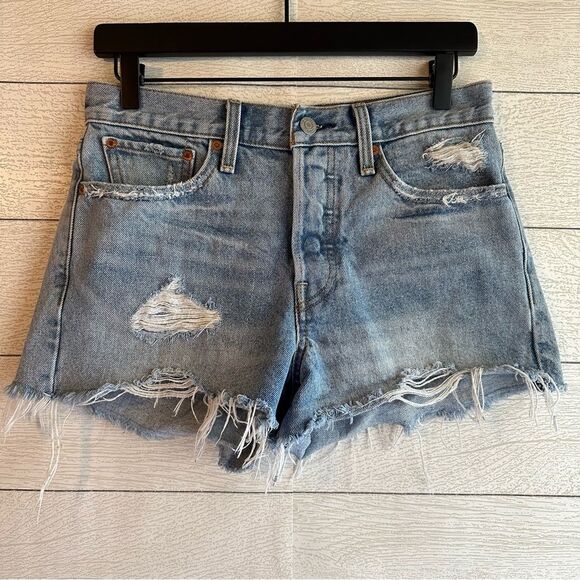 Levi's High Rise Wedgie Fit Denim Shorts Button Fly Size 28 Light Distressed - Picture 1 of 9